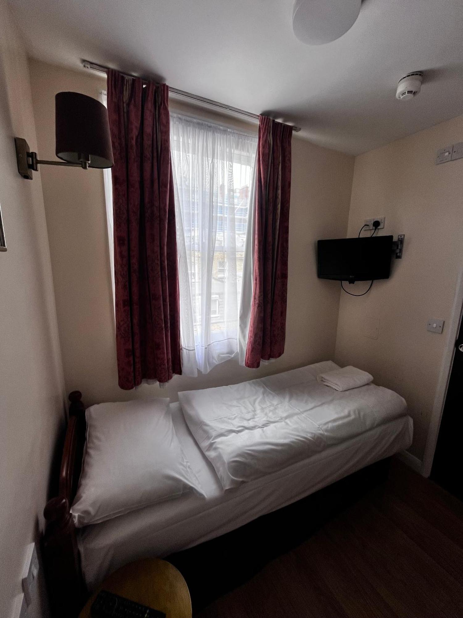 ドルフィン イン ザ ロッジ ロンドン 部屋 写真