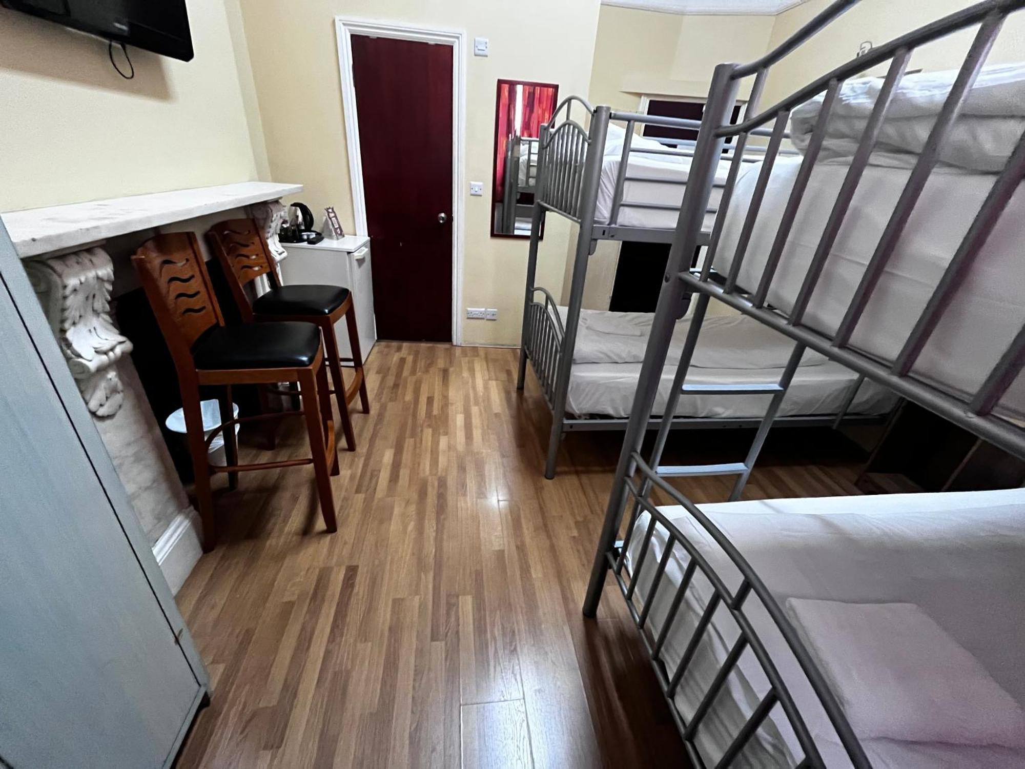ドルフィン イン ザ ロッジ ロンドン 部屋 写真